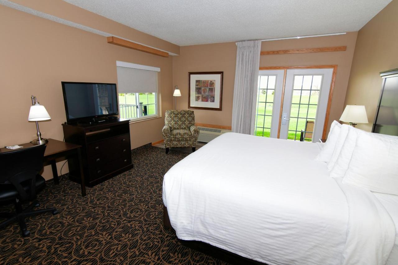 Cobblestone Inn&Suites - Denison | Majestic Hills Extérieur photo