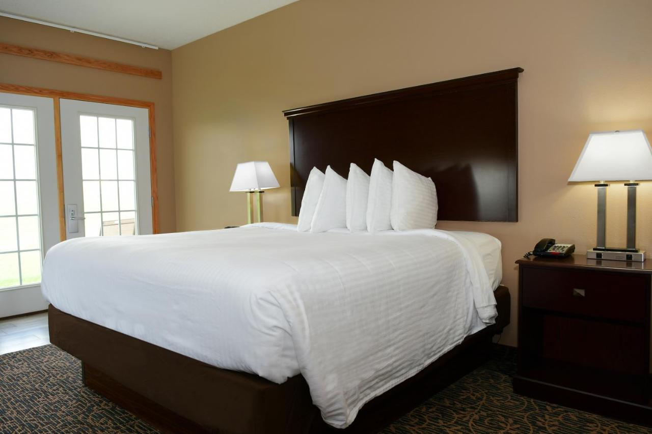 Cobblestone Inn&Suites - Denison | Majestic Hills Extérieur photo