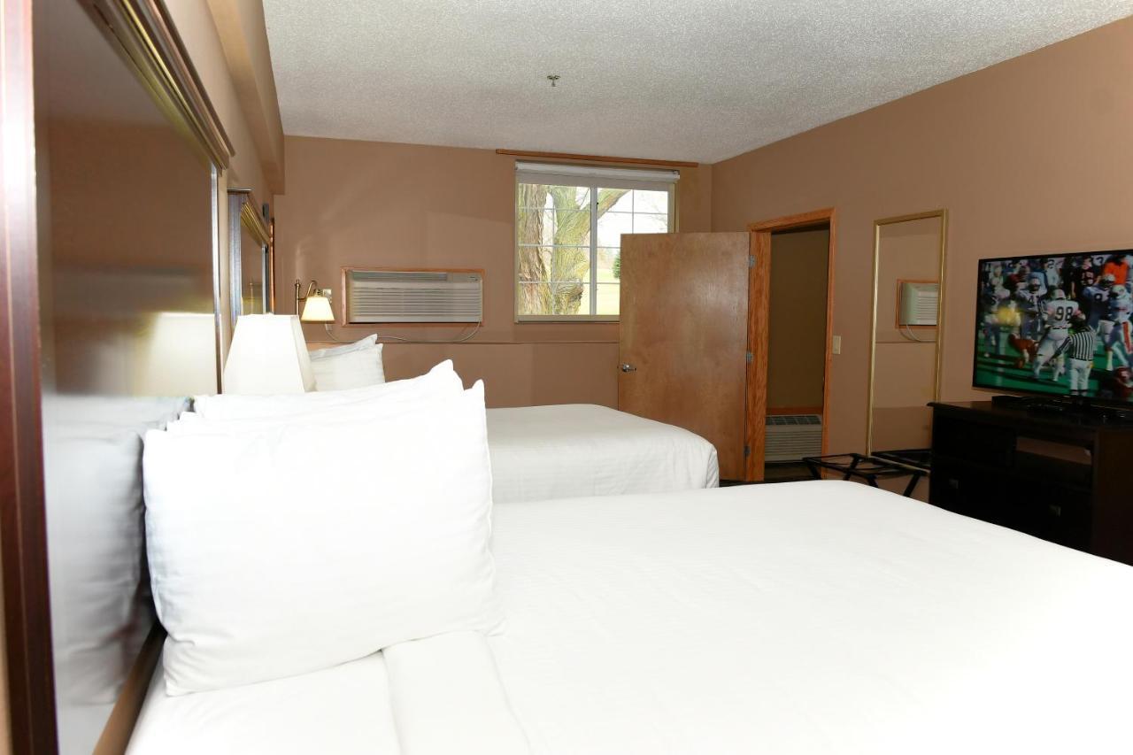 Cobblestone Inn&Suites - Denison | Majestic Hills Extérieur photo