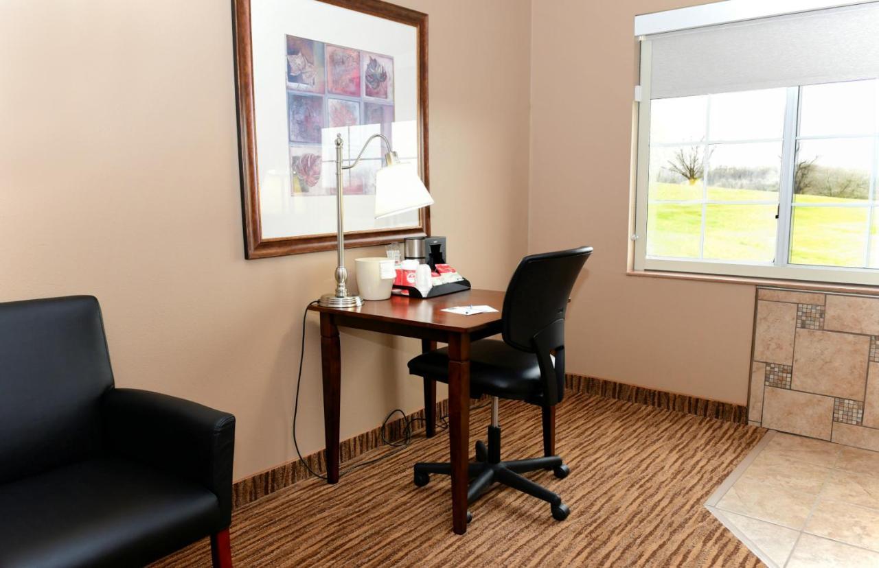 Cobblestone Inn&Suites - Denison | Majestic Hills Extérieur photo